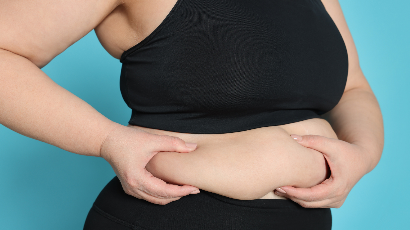 Mulher obesa interessada em saber o que o CFM diz sobre a cirurgia bariátrica